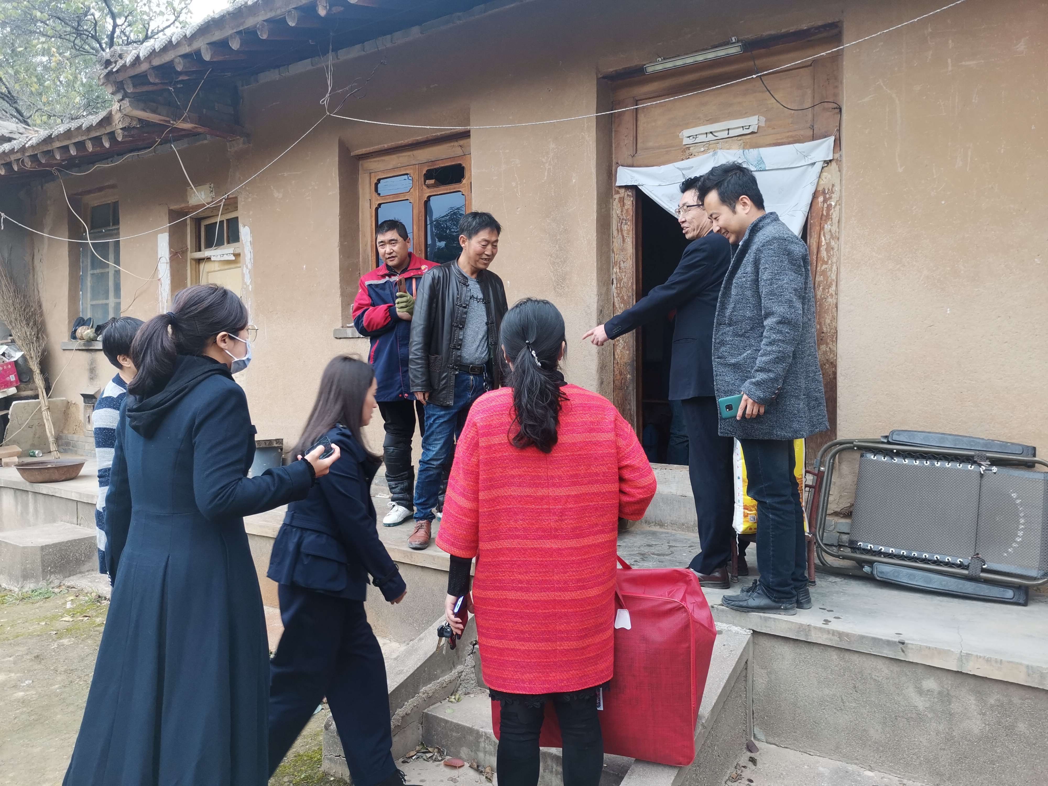 柏林峪村爱心活动1.jpg 柏林峪村爱心活动1.jpg